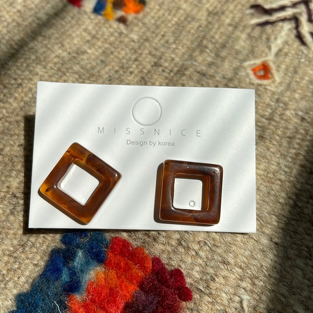 Square earrings